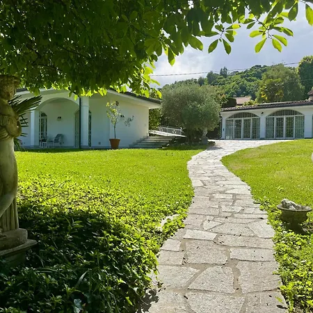 Casa Blanca - With Pool And Private Lesa
